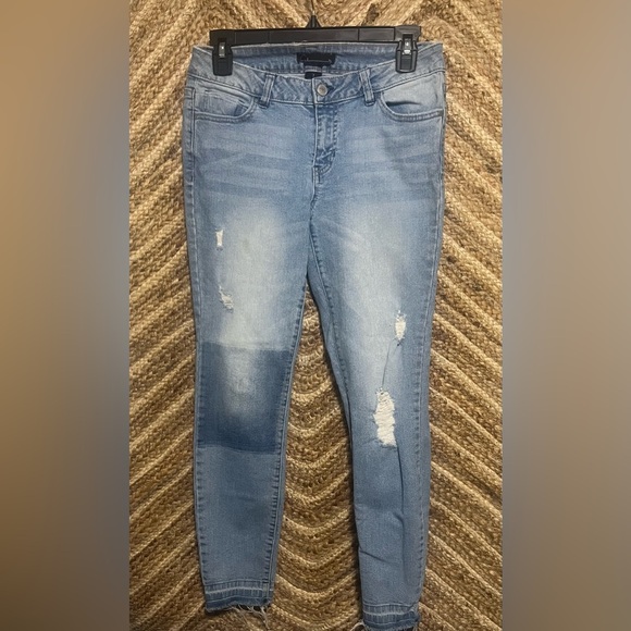 Cred NY Junior's Light Wash Denim Jeans, Distressed Skinny Jeans,Size 7 - Picture 1 of 8